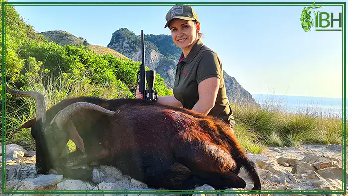 Huntress-with-Balearean-boc-trophy