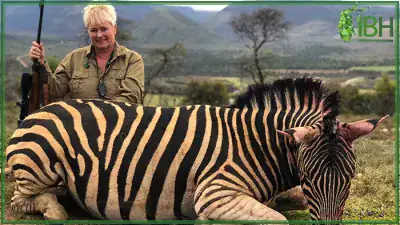 Charlotte-with-zebra-in-South-africa-400x225 (1)