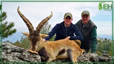 Family-hunting-Southeastern-ibex-in-Spain-1-400x225