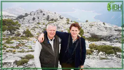 Family-in-Spain-hunting-1-400x225