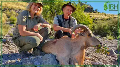 Hunter-with-aoudad-sheep-400x225 (1)