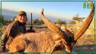 Huntress-with-her-Southeastern-ibex-trophy-hunt-400x225